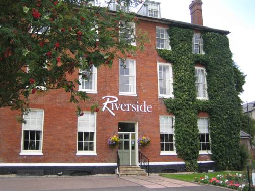The Riverside House Hotel reception